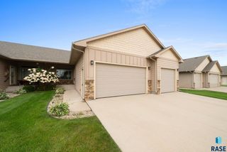 8105 S Seven Oaks Dr, Sioux Falls, SD 57108