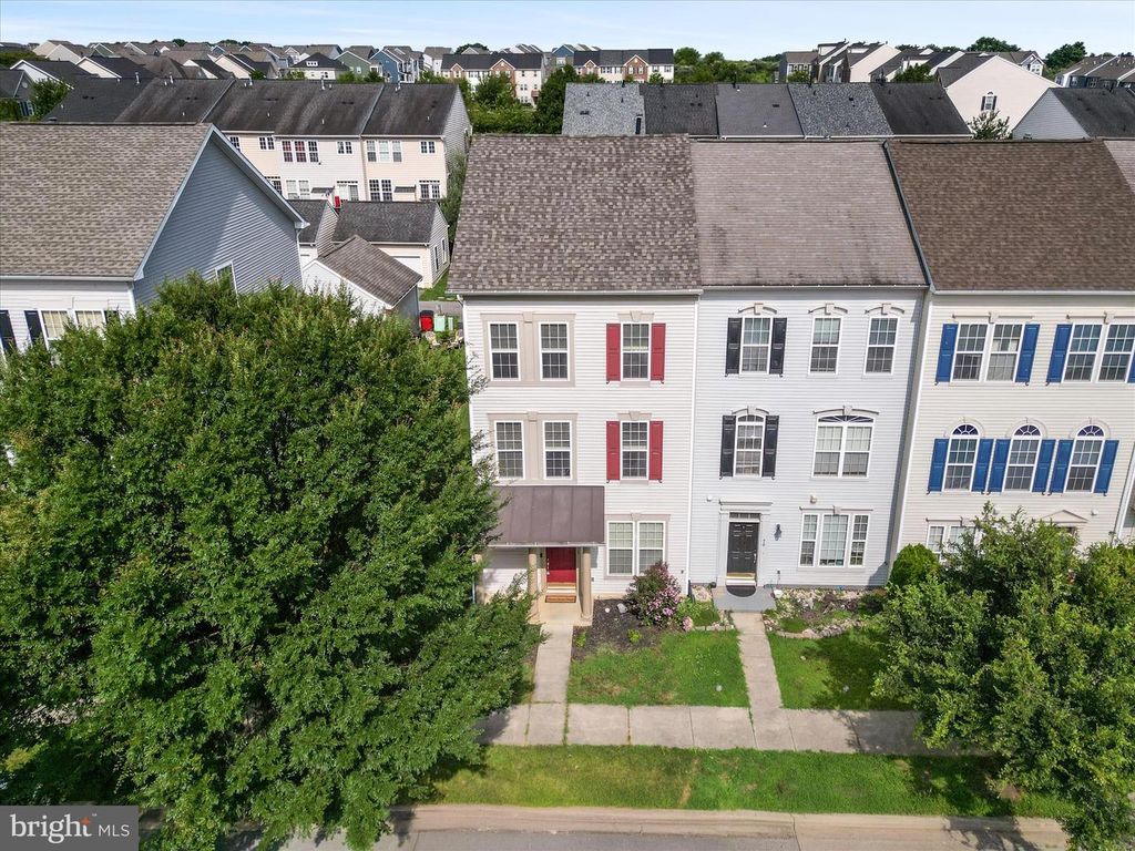 74 DAVIS ST, Charles Town, WV 25414