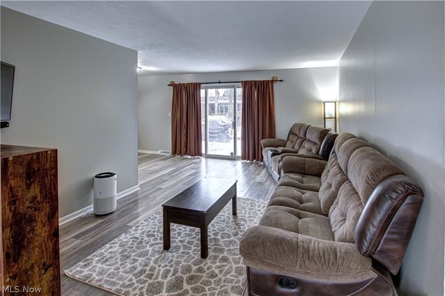 9559 Driftwood Drive, Olmsted Falls, OH 44138