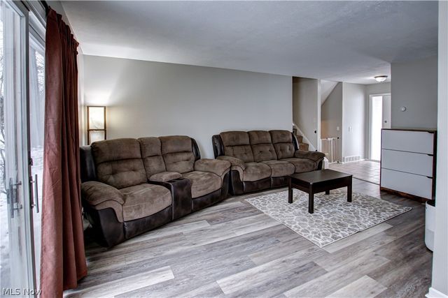 9559 Driftwood Drive, Olmsted Falls, OH 44138