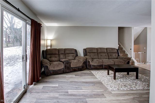 9559 Driftwood Drive, Olmsted Falls, OH 44138