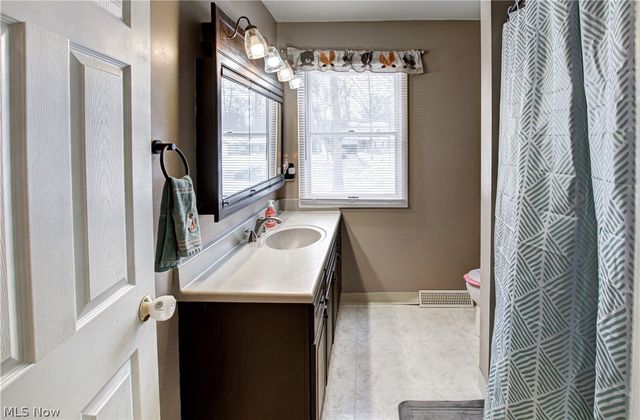 9559 Driftwood Drive, Olmsted Falls, OH 44138