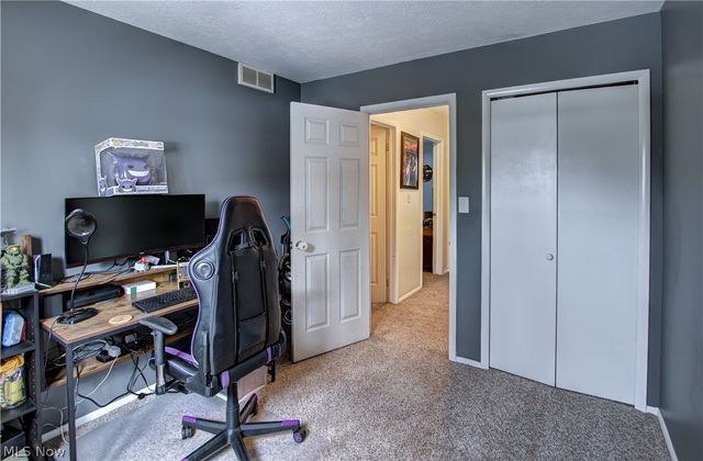 9559 Driftwood Drive, Olmsted Falls, OH 44138