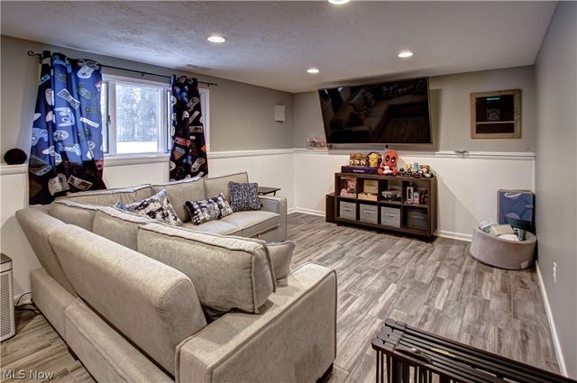 9559 Driftwood Drive, Olmsted Falls, OH 44138