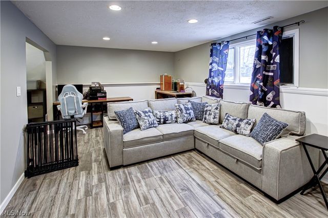 9559 Driftwood Drive, Olmsted Falls, OH 44138