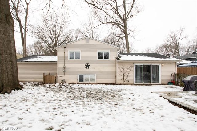 9559 Driftwood Drive, Olmsted Falls, OH 44138