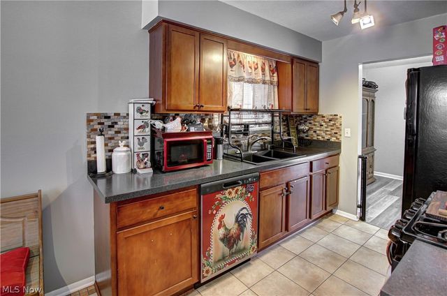 9559 Driftwood Drive, Olmsted Falls, OH 44138