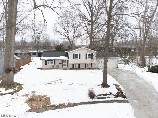 9559 Driftwood Drive, Olmsted Falls, OH 44138