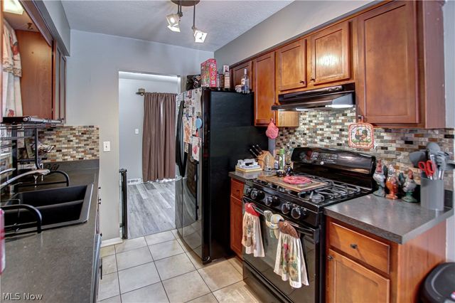 9559 Driftwood Drive, Olmsted Falls, OH 44138