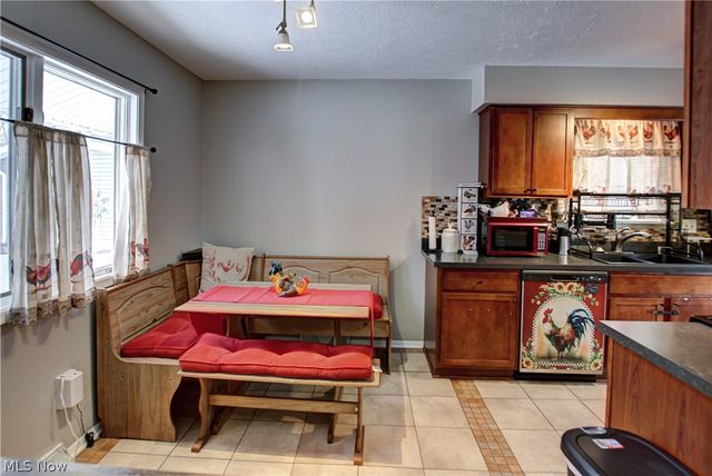 9559 Driftwood Drive, Olmsted Falls, OH 44138