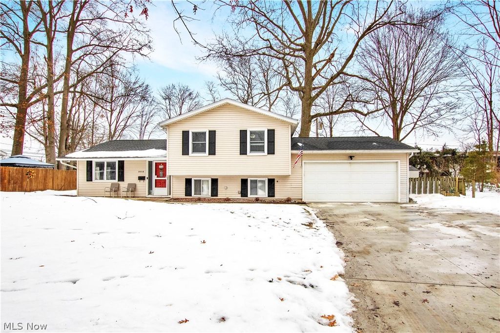 9559 Driftwood Drive, Olmsted Falls, OH 44138