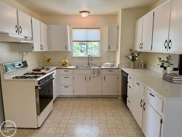 12053 Sorrento Boulevard, Sterling Heights, MI 48312