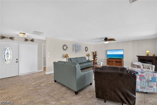 1640 SE 40th ST, Cape Coral, FL 33904