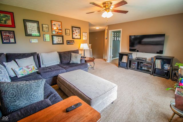 1098 Meadowview Court, Franklin, IN 46131