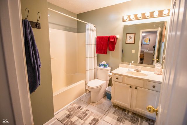 1098 Meadowview Court, Franklin, IN 46131