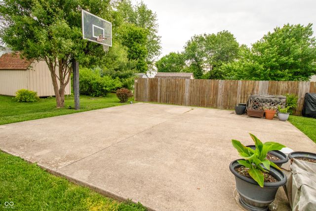 1098 Meadowview Court, Franklin, IN 46131