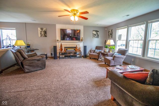 1098 Meadowview Court, Franklin, IN 46131