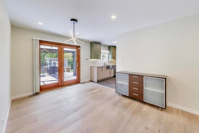 260 Mulberry Lane, Elk Grove Village, IL 60007