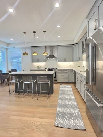 847 W Ainslie Street 1E, Chicago, IL 60640