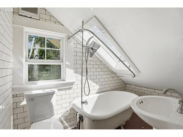 3504 Se Sherman, Portland, OR 97214