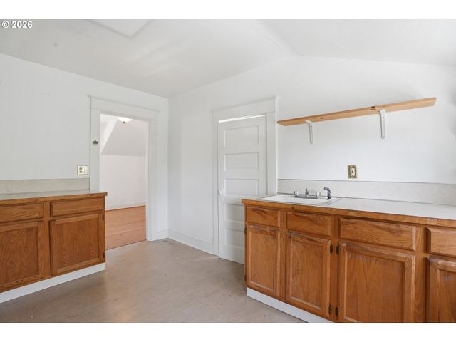 3504 Se Sherman, Portland, OR 97214