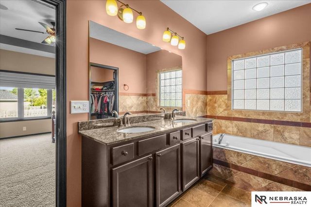 9423 S 28th Street, Lincoln, NE 68516