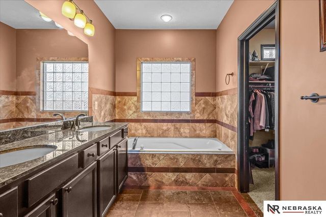 9423 S 28th Street, Lincoln, NE 68516