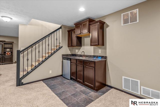 9423 S 28th Street, Lincoln, NE 68516