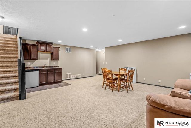 9423 S 28th Street, Lincoln, NE 68516