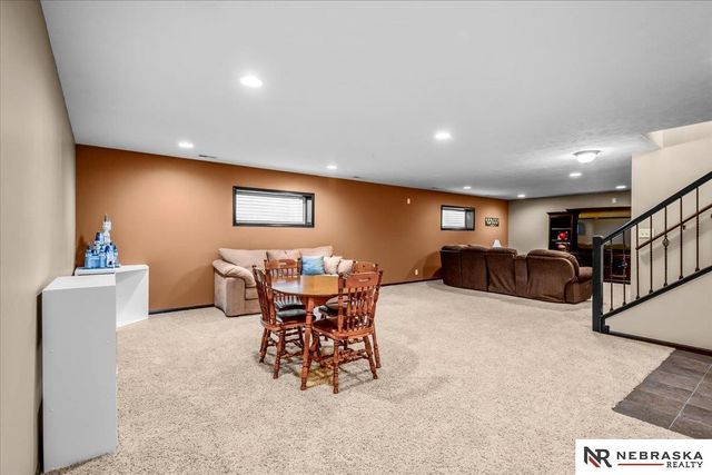 9423 S 28th Street, Lincoln, NE 68516