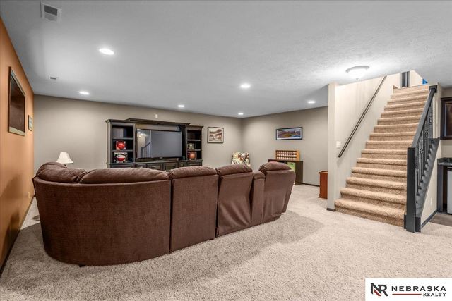 9423 S 28th Street, Lincoln, NE 68516