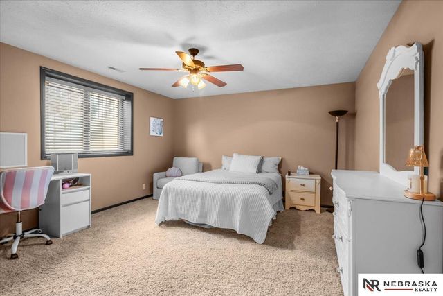 9423 S 28th Street, Lincoln, NE 68516