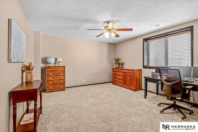 9423 S 28th Street, Lincoln, NE 68516