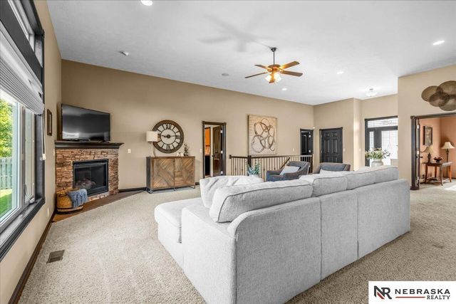 9423 S 28th Street, Lincoln, NE 68516