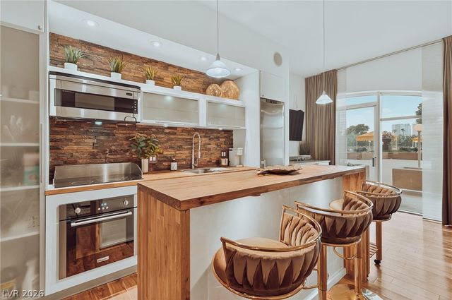 3111 Bel Air Drive 202, Las Vegas, NV 89109