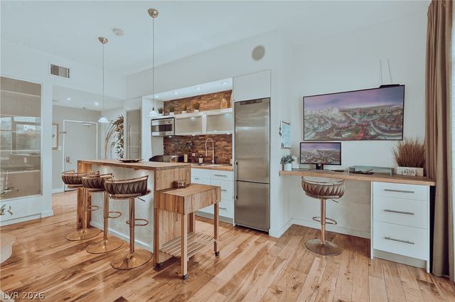 3111 Bel Air Drive 202, Las Vegas, NV 89109
