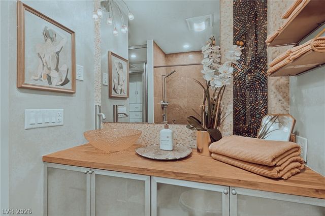 3111 Bel Air Drive 202, Las Vegas, NV 89109