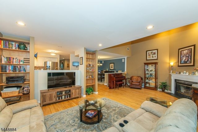 15 Fair Ridge Ct, Wayne Twp., NJ 07470