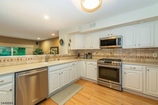 15 Fair Ridge Ct, Wayne Twp., NJ 07470
