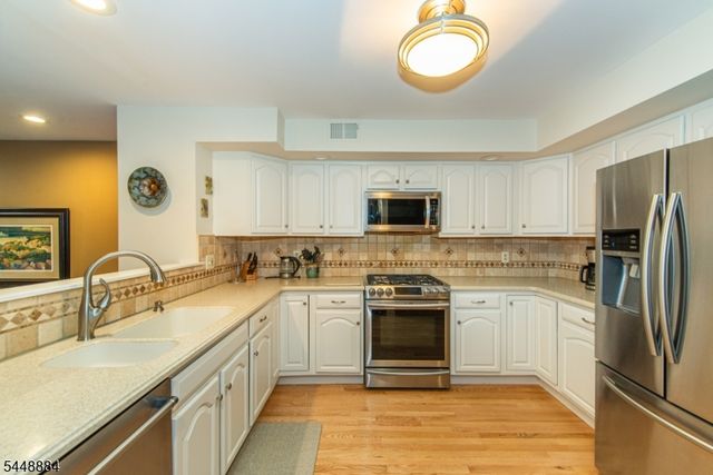 15 Fair Ridge Ct, Wayne Twp., NJ 07470