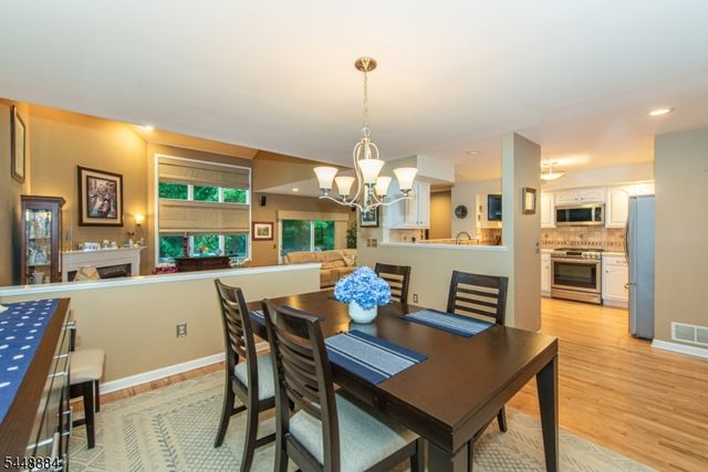 15 Fair Ridge Ct, Wayne Twp., NJ 07470