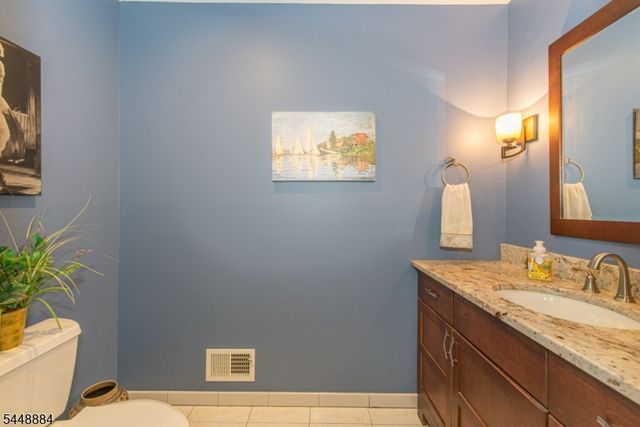 15 Fair Ridge Ct, Wayne Twp., NJ 07470