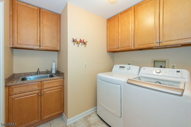 15 Fair Ridge Ct, Wayne Twp., NJ 07470