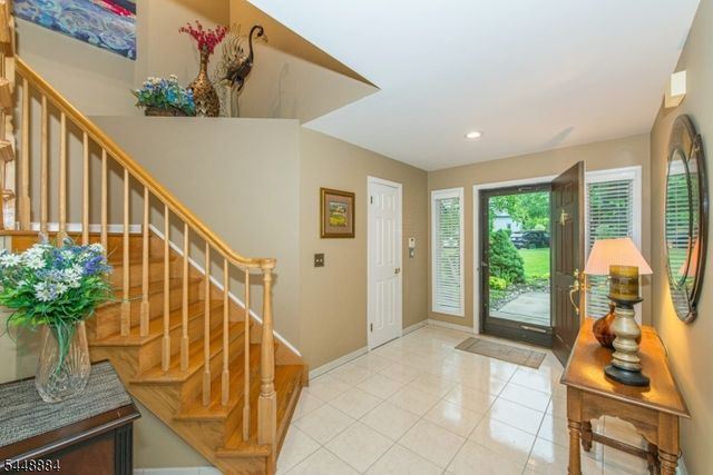 15 Fair Ridge Ct, Wayne Twp., NJ 07470