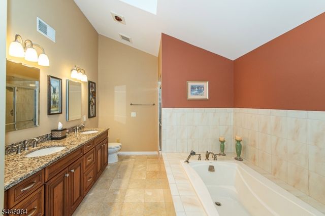 15 Fair Ridge Ct, Wayne Twp., NJ 07470