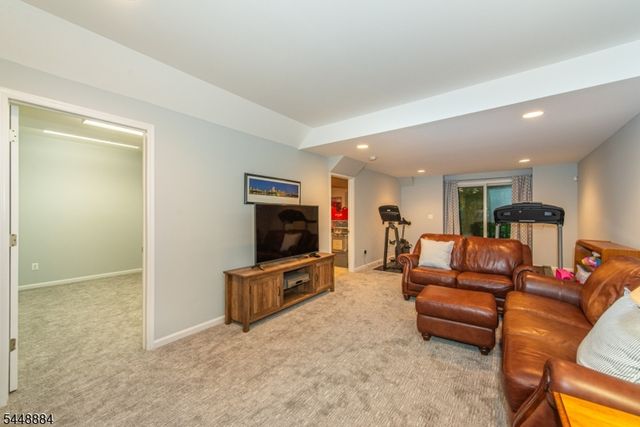 15 Fair Ridge Ct, Wayne Twp., NJ 07470