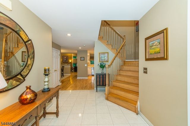 15 Fair Ridge Ct, Wayne Twp., NJ 07470