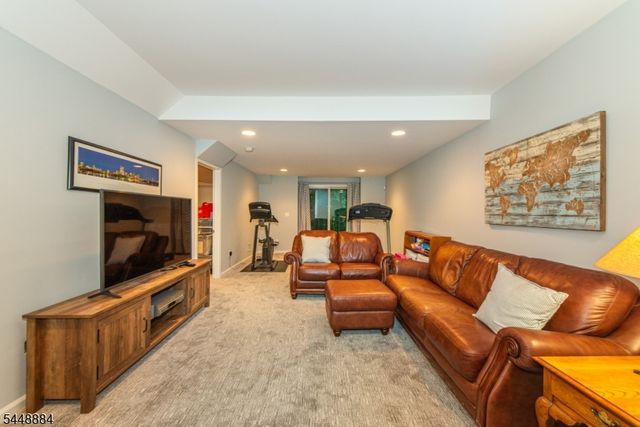 15 Fair Ridge Ct, Wayne Twp., NJ 07470
