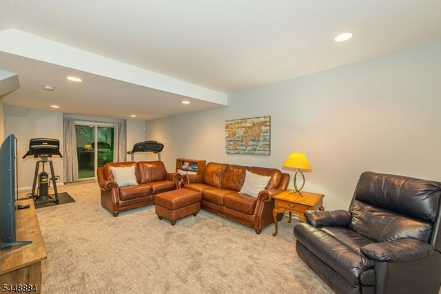 15 Fair Ridge Ct, Wayne Twp., NJ 07470