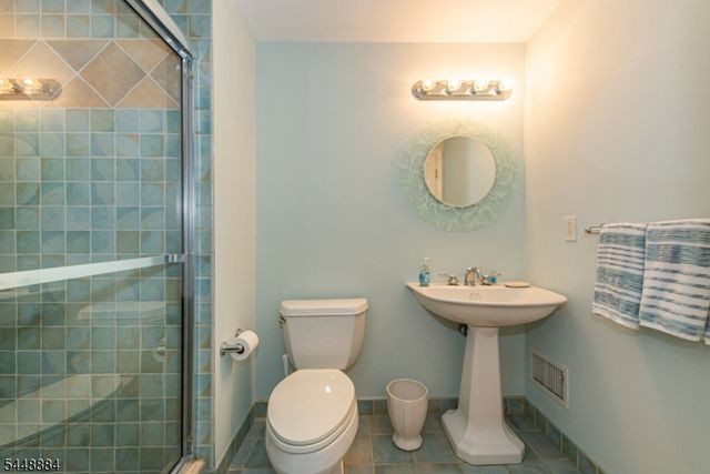 15 Fair Ridge Ct, Wayne Twp., NJ 07470